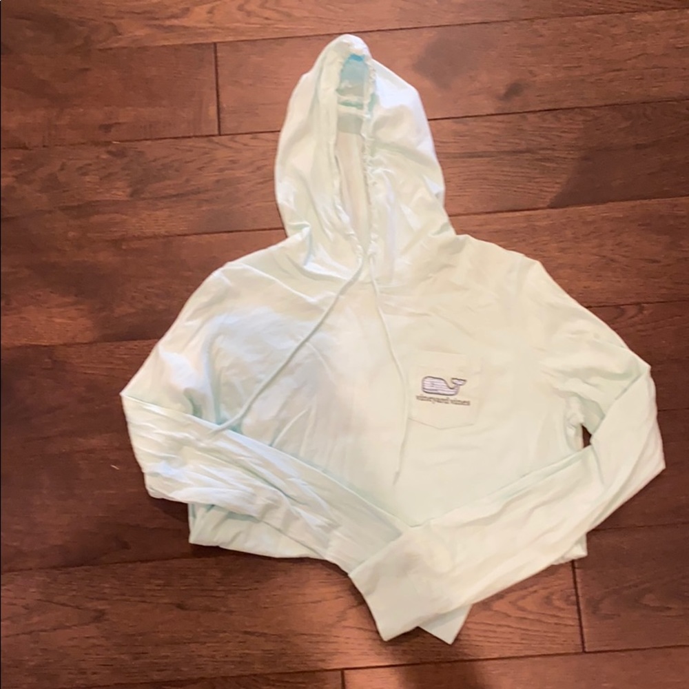 cute vineyard vines top!